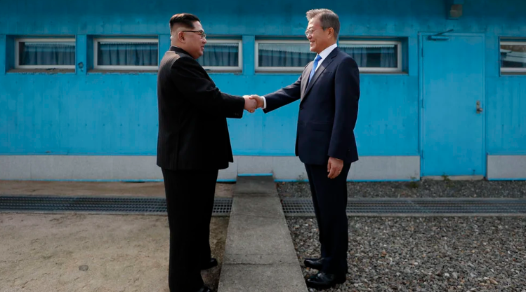 En un extraño gesto, Kim Jong-un agradeció al presidente saliente de Corea del Sur sus esfuerzos por mejorar la relación