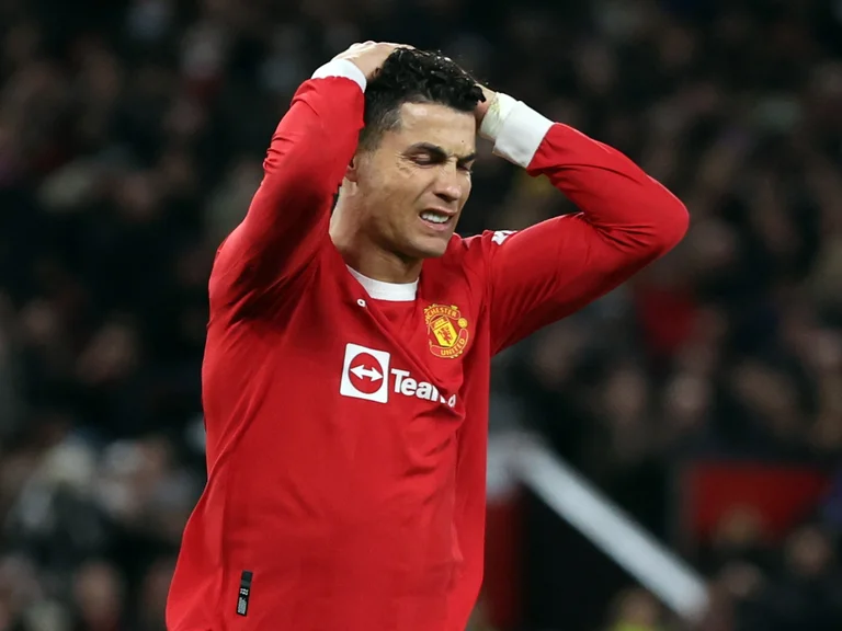 VIRAL: Cristiano Ronaldo tuvo un problema con su Rolls-Royce en una calle de Lisboa (Foto)