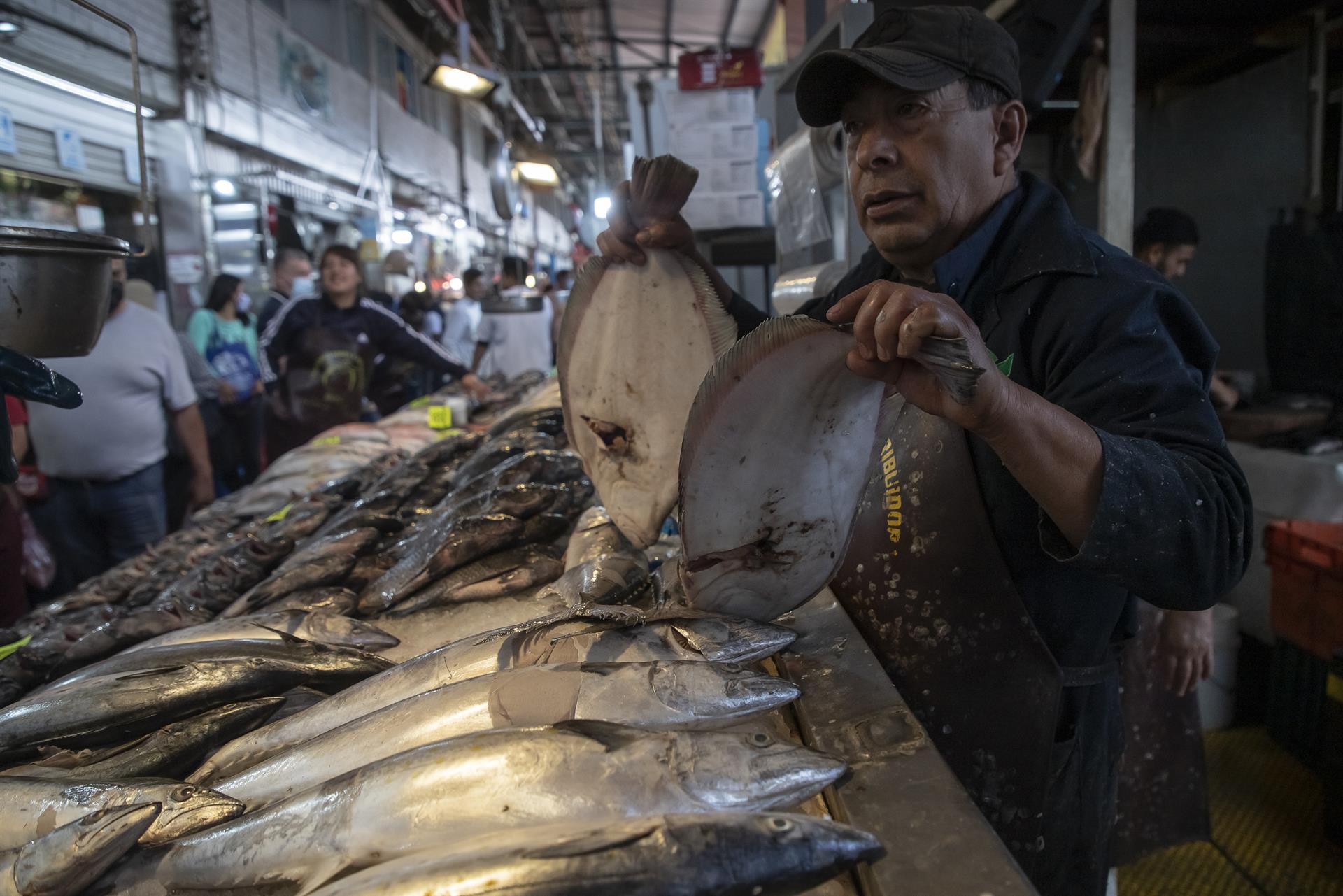 Mexicanos buscan esquivar la inflación y mantener la tradición de la Cuaresma