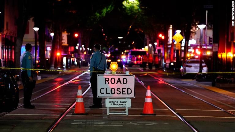 Cinco tiradores serían los responsables del tiroteo que ensombreció California y dejó seis muertos