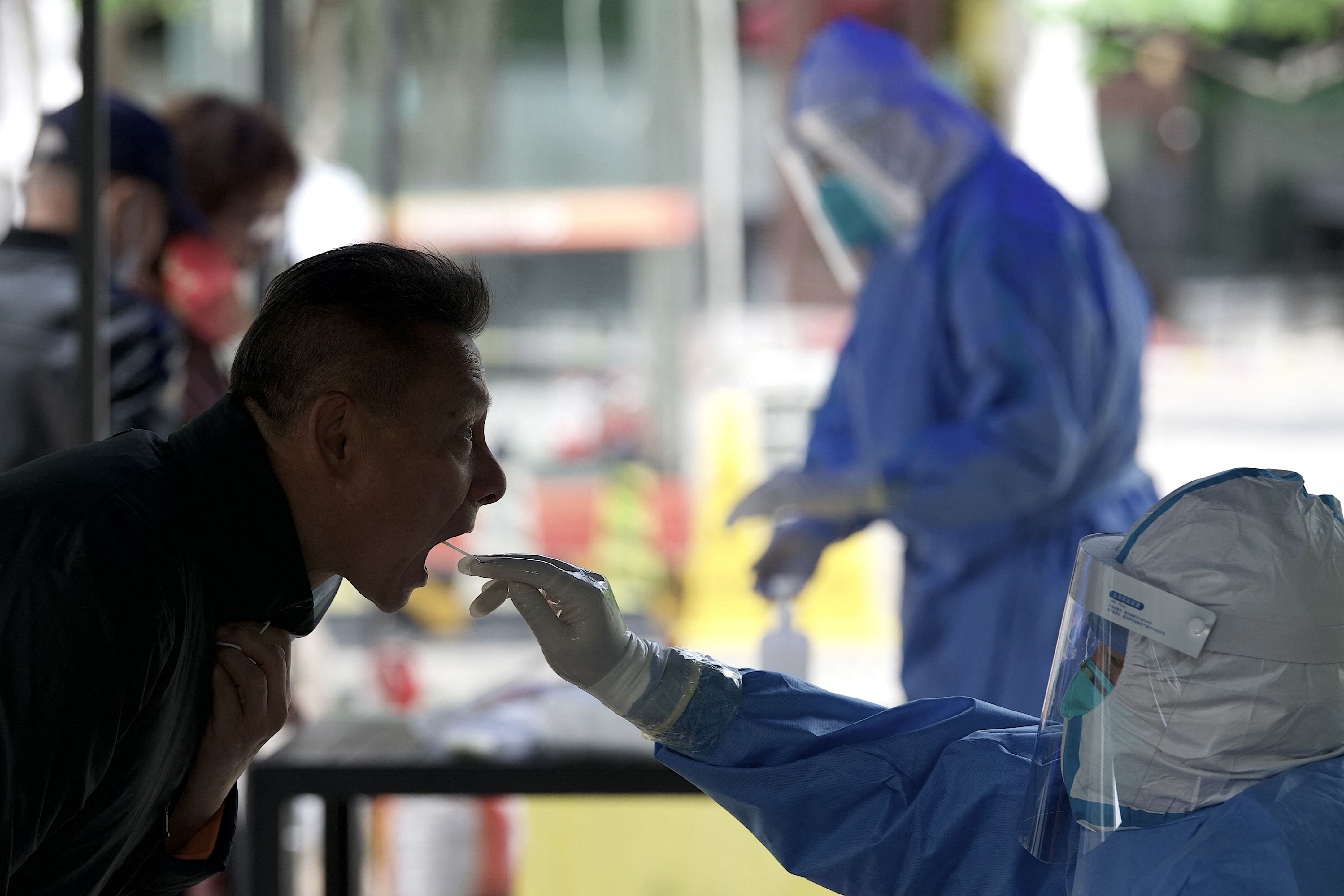 Nuevas restricciones antiCovid convierten a Pekín en una ciudad fantasma