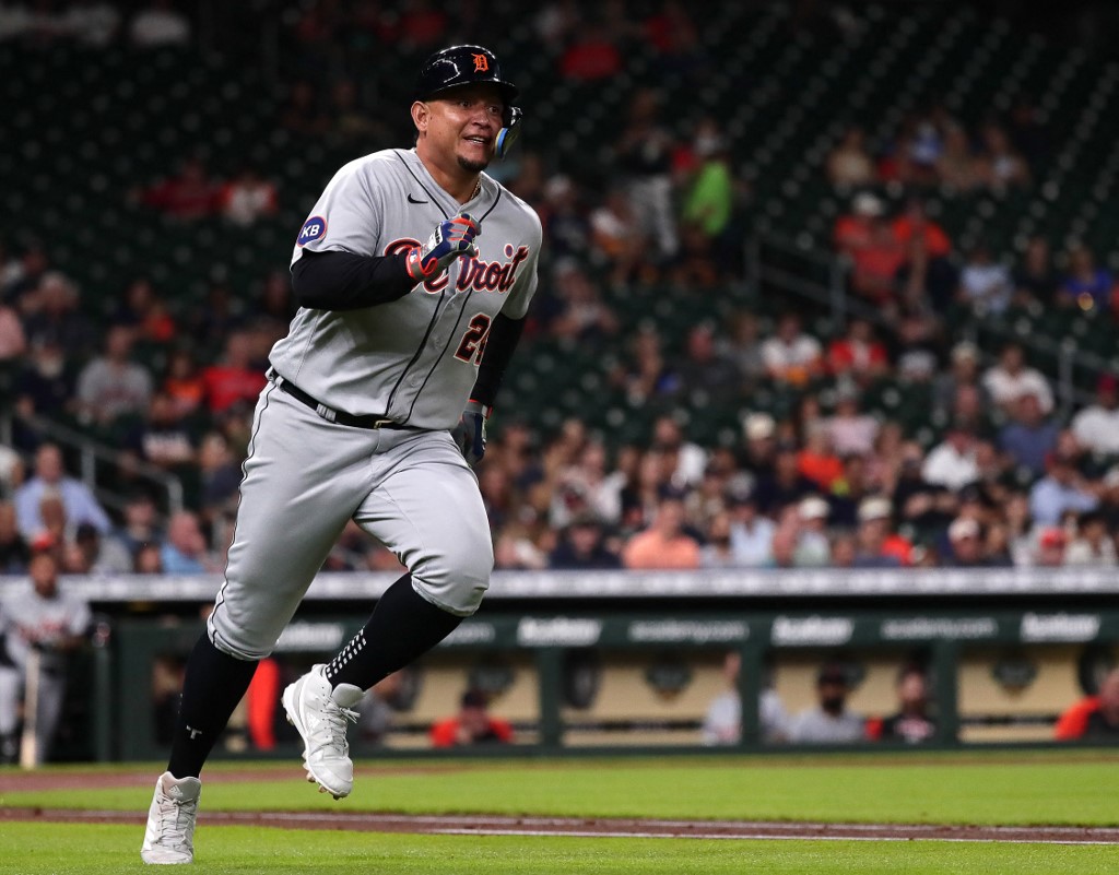 Miguel Cabrera pegó su hit 3.007 e igualó a otra leyenda de los Tigres de Detroit (Video)