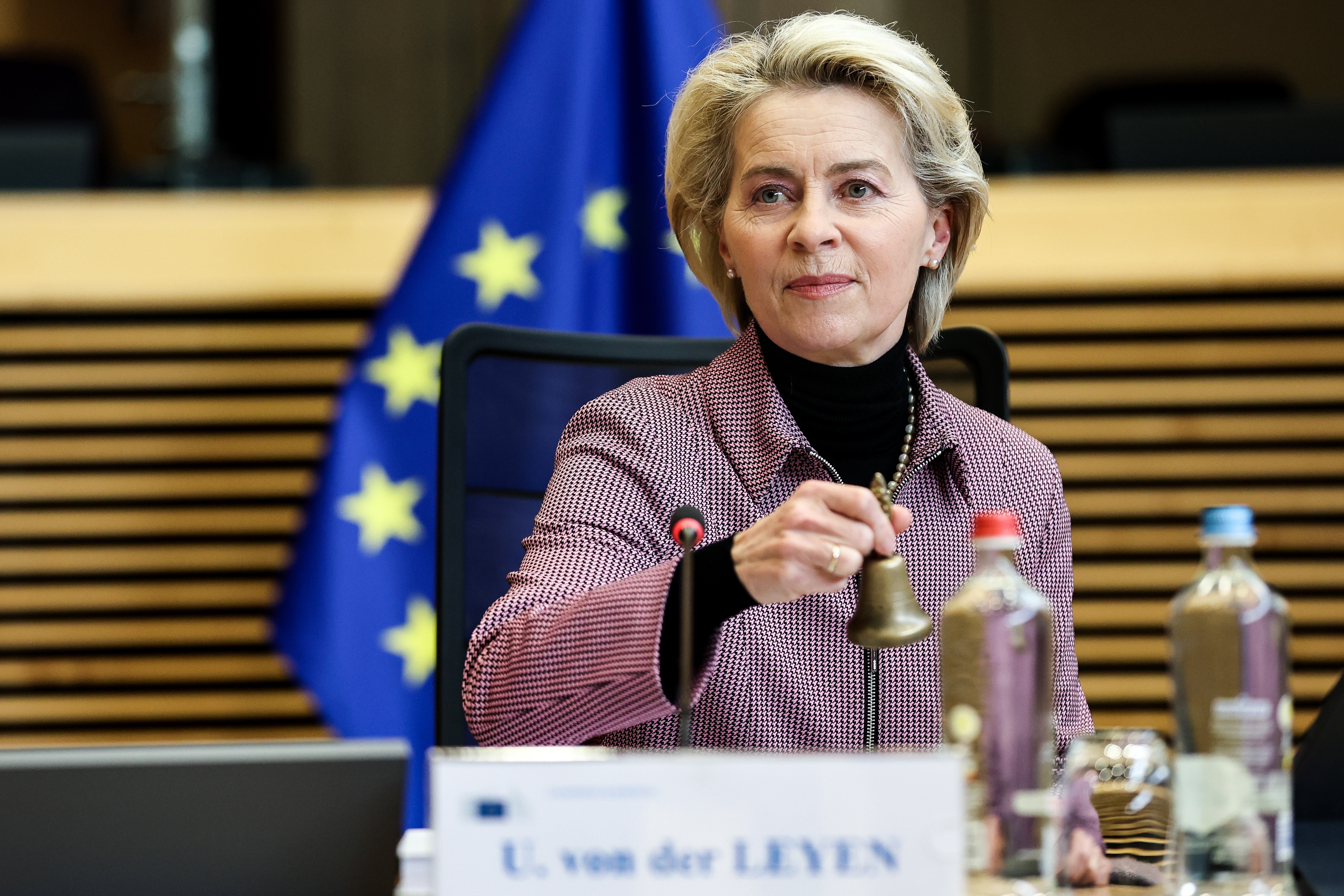 Von der Leyen, preocupada tras escándalo de corrupción dentro del Europarlamento