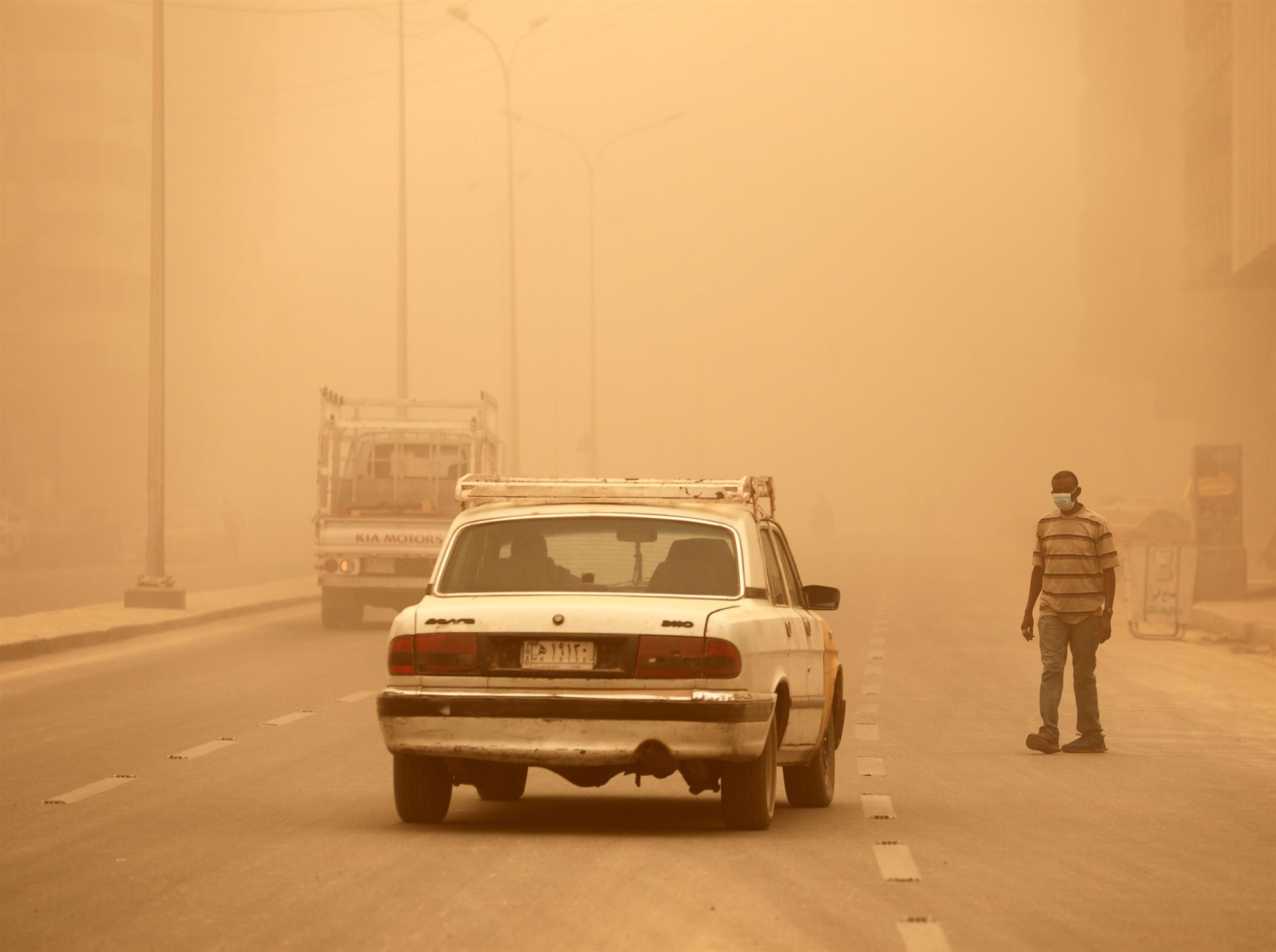 Más de dos mil hospitalizados por una gran tormenta de arena en Irak