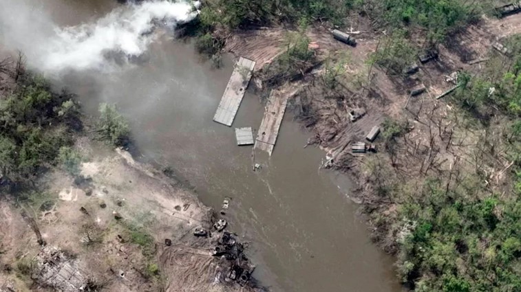 EN VIDEO: emboscada ucraniana destruyó un convoy de 58 vehículos de guerra rusos en el Donbás