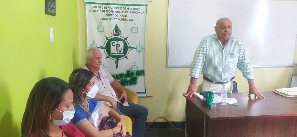 Les prestaron una habitación en la sede del Colegio de Profesores en Apure y ahora se niegan a desalojarla (VIDEO)