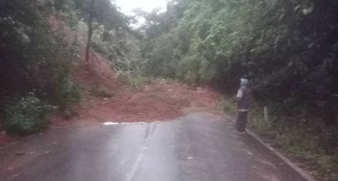 Lluvias ocasionaron derrumbes en importante arteria vial de Mérida