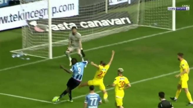 El golazo de Balotelli que asombra al mundo: siete bicicletas y lo marca de rabona (VIDEO)