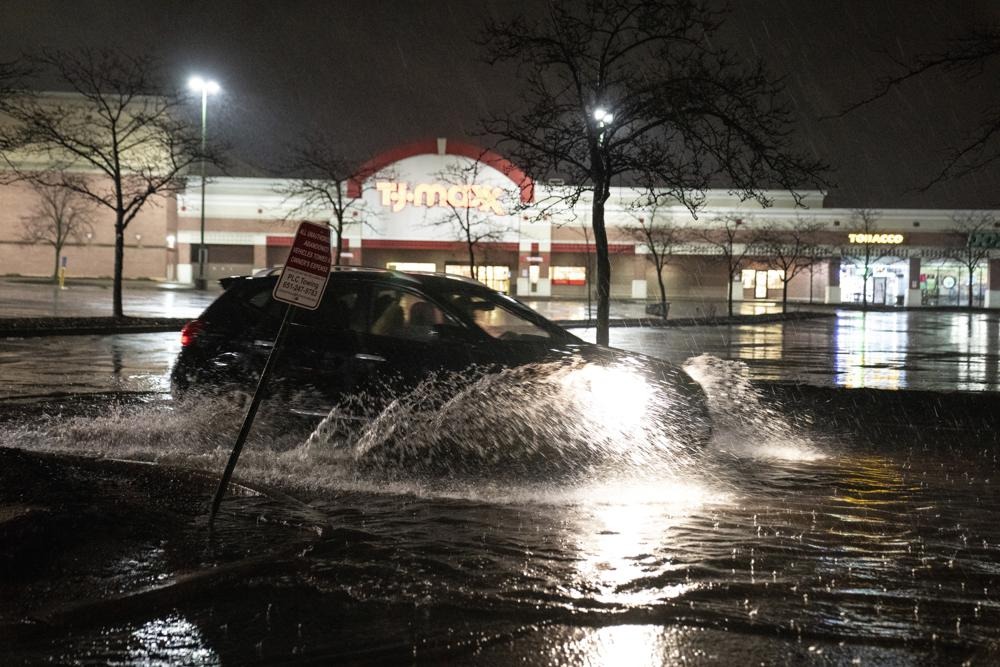 Fuertes vientos y tornados en EEUU dejaron tres muertos