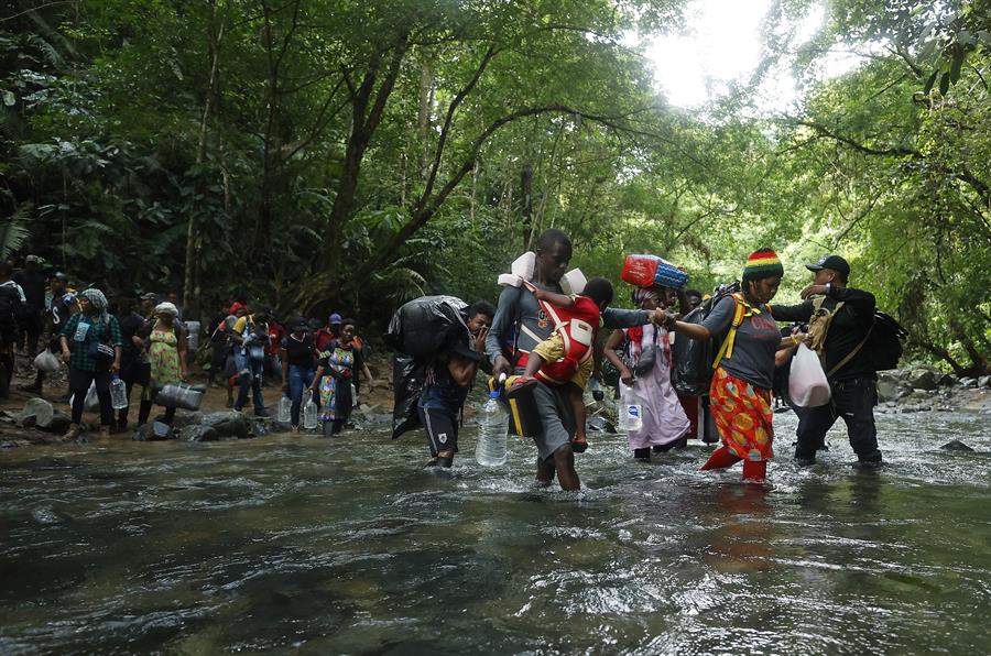 Desgarrador testimonio del venezolano que perdió a su esposa e hija en el Darién (Video)