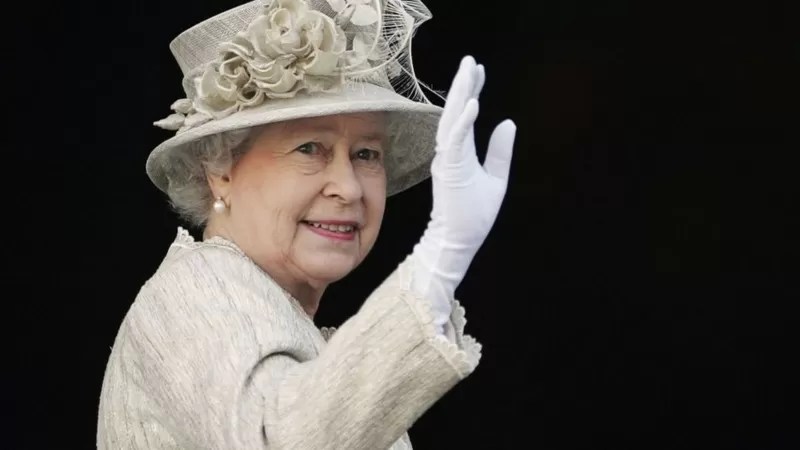 Supuesto viajero del tiempo reveló la presunta fecha de muerte de la Reina Isabel