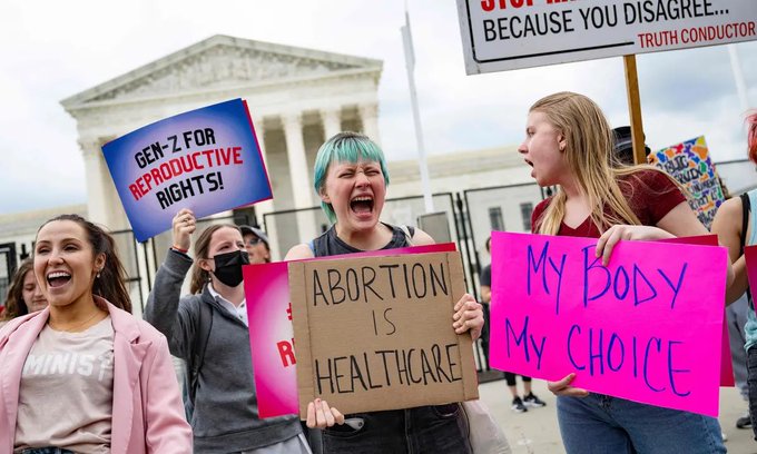 Cientos de personas protestaron ante el Supremo de EEUU contra fallo sobre el aborto (Imágenes)