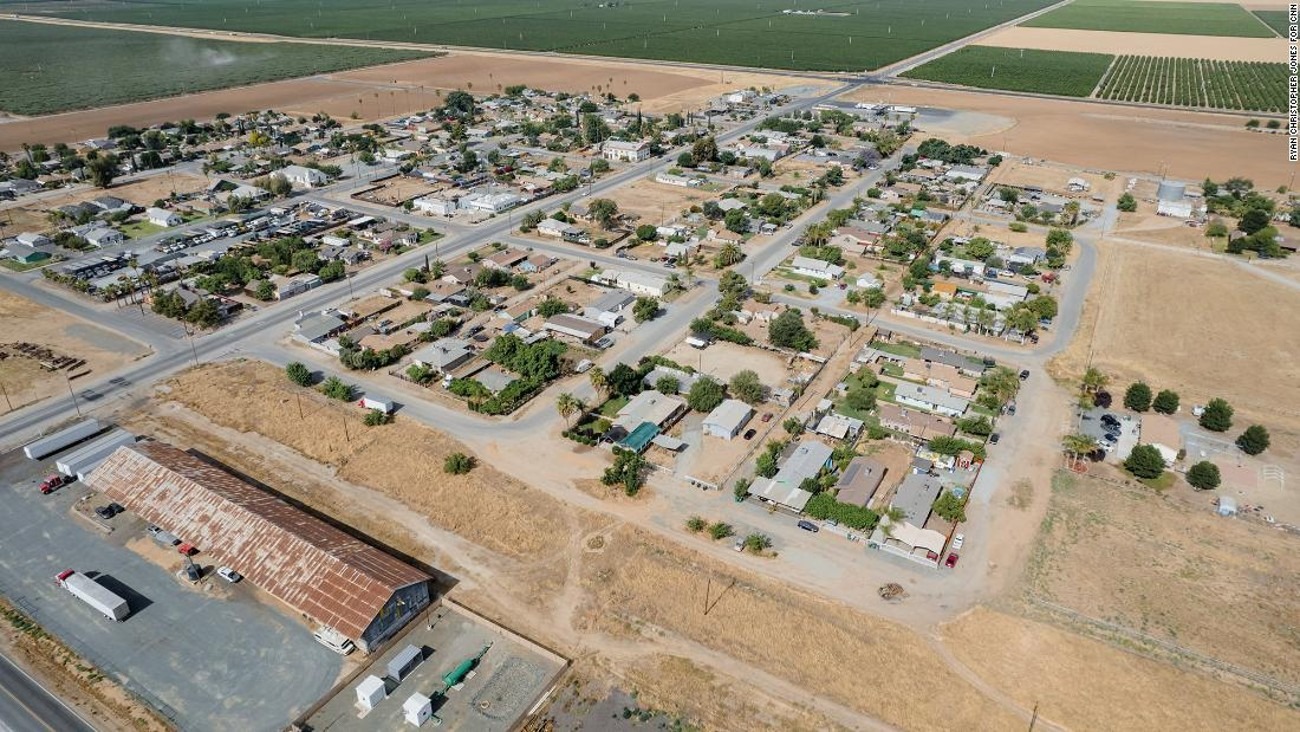 Grandes ciudades de California no consiguen frenar el uso del agua y dejan a comunidades rurales marginadas