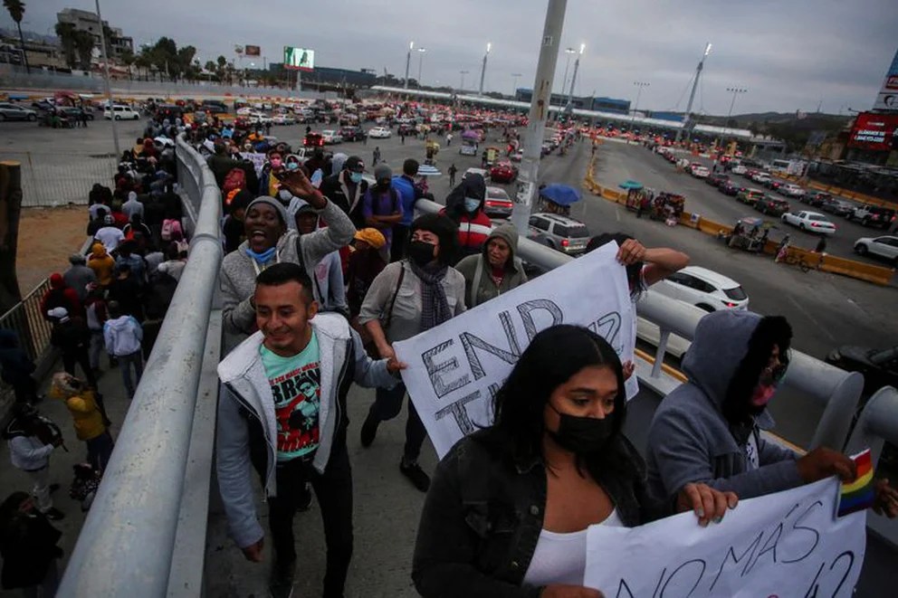 Corte Suprema da luz verde a Biden para poner fin a programa migratorio de Trump