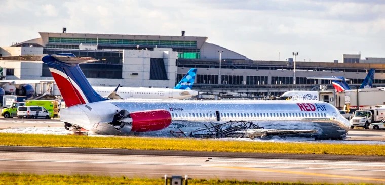 La mayoría de los pasajeros de avión que se incendió en el aeropuerto de Miami eran venezolanos