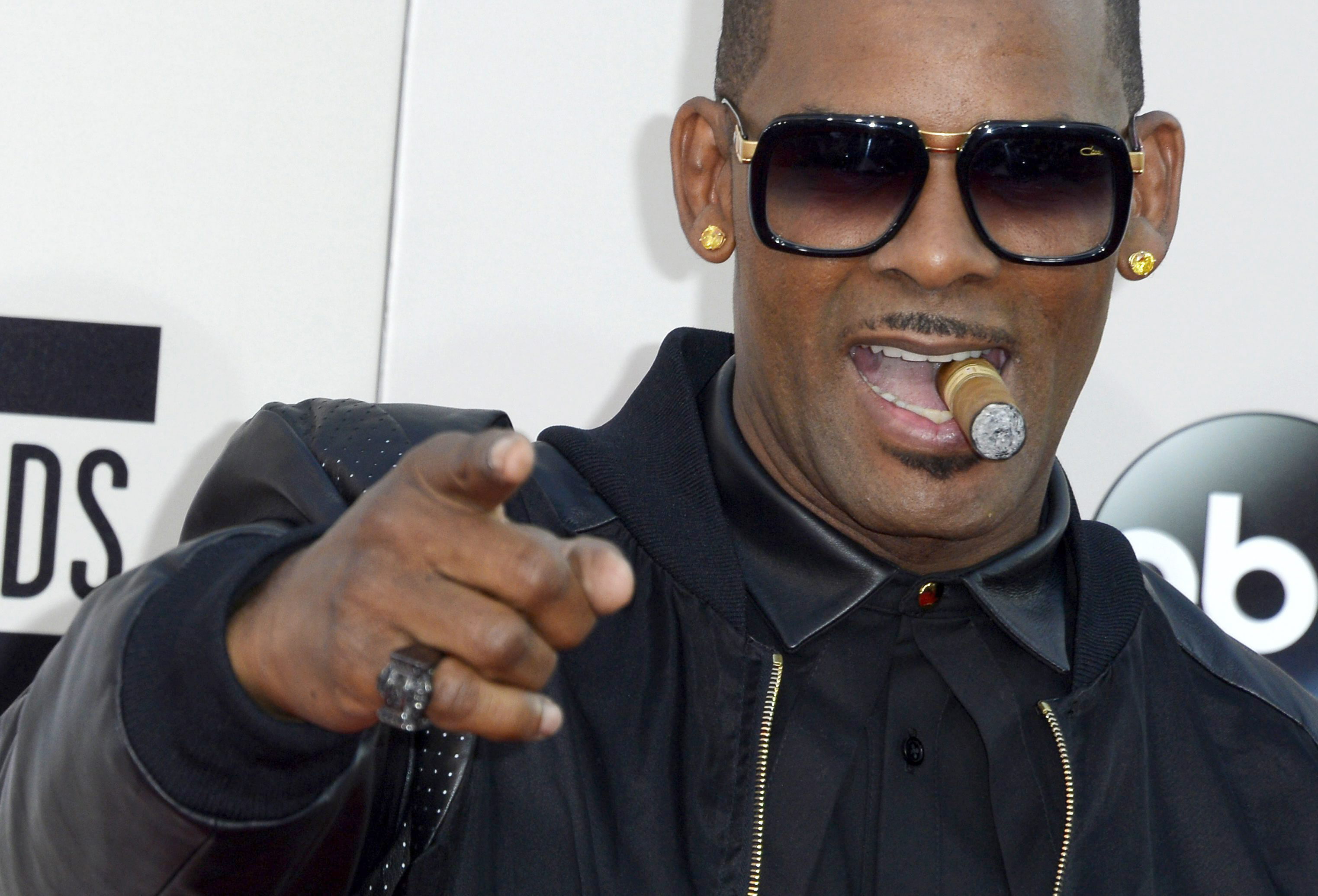 R. Kelly, el cantante que fue condenado a 30 años de prisión por abusos y tráfico sexual