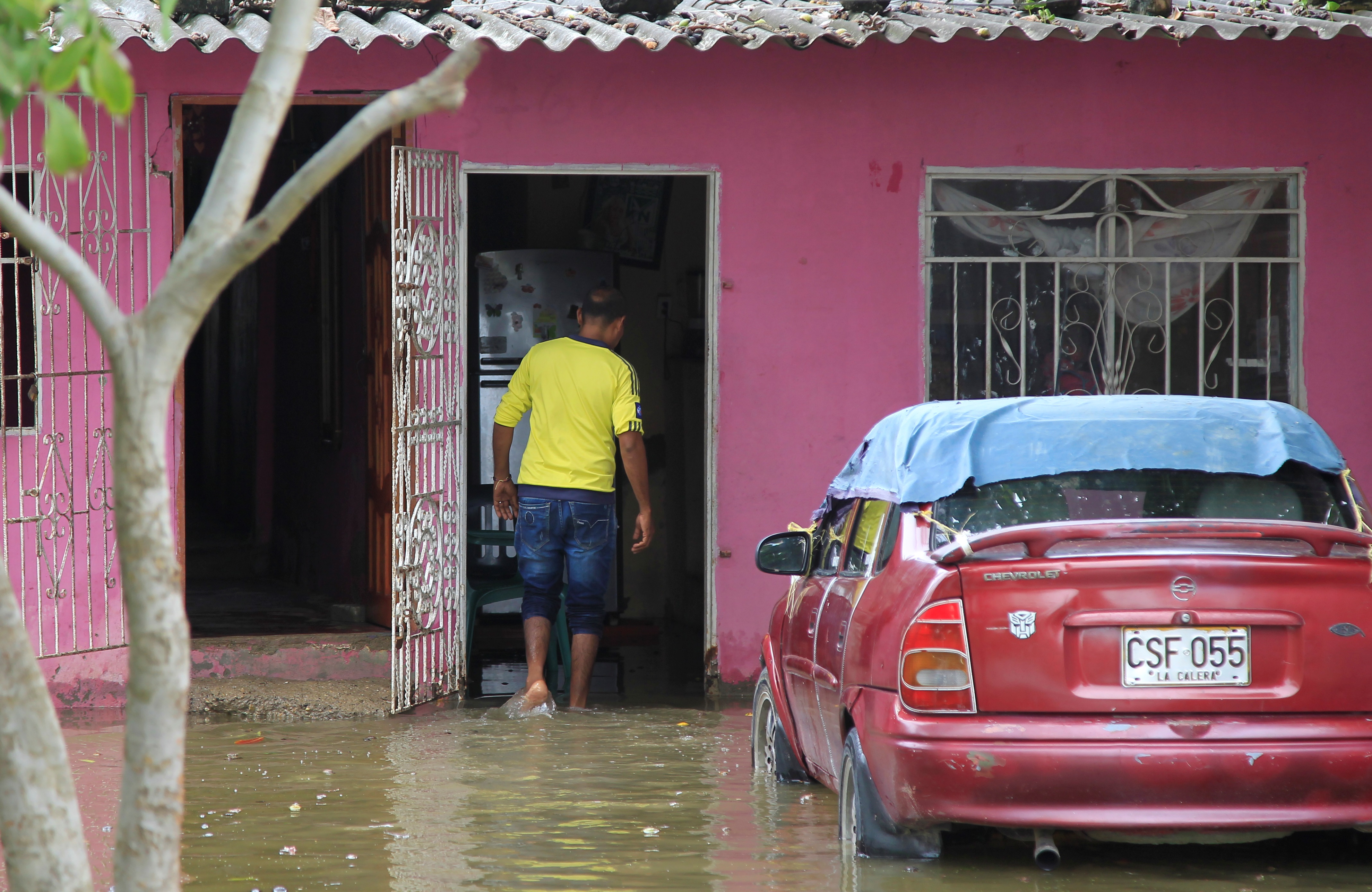 Lluvias han dejado unos 80 muertos y más de 34 mil familias damnificadas en Colombia