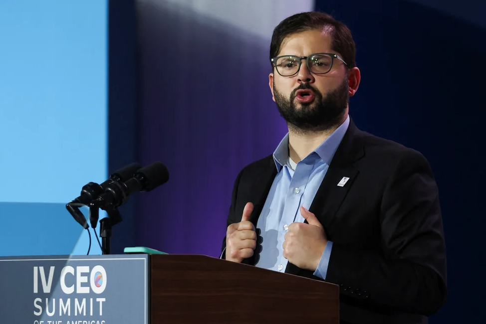 “No fui yo”: Se filtró el sonido de una flatulencia durante discurso en VIVO de Gabriel Boric (VIDEO)