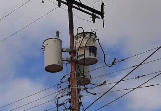 Carabobeños “no ven luz” con Corpoelec: más de dos meses esperando respuestas por los apagones