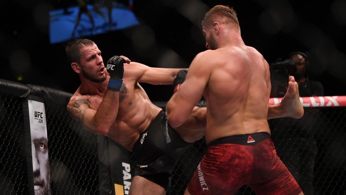 Un luchador de Ucrania noquea a su oponente en solo un minuto en una pelea de UFC (VIDEO)