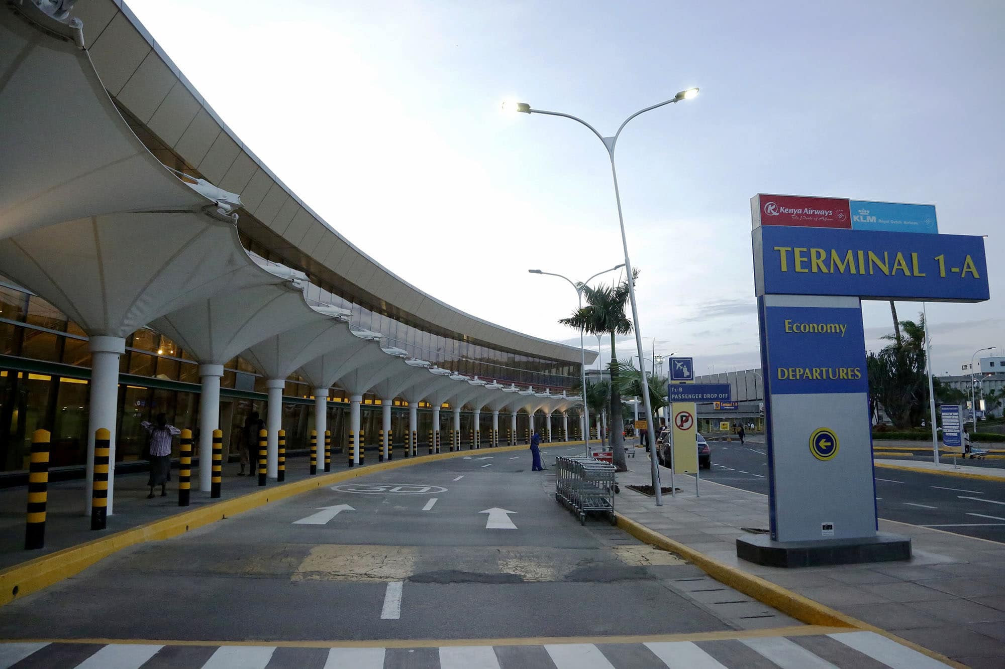 Liberados tres venezolanos detenidos en Kenia por ingresar al país con material electoral “sin declarar” (FOTOS)