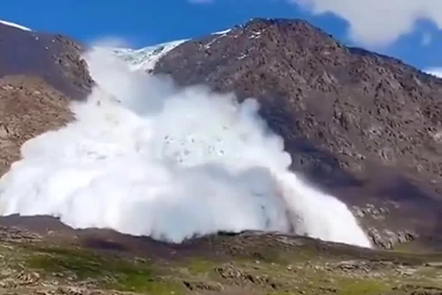 Fue a escalar y grabó los instantes previos a ser arrastrado por una avalancha: “Pensé que iba a morir”