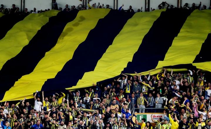 El indignante cántico de los hinchas del Fenerbahce contra el Dinamo de Kiev (Video)