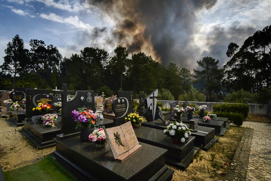 Portugal evalúa aumentar el grado de alerta y lucha contra los incendios, que dejan tres víctimas