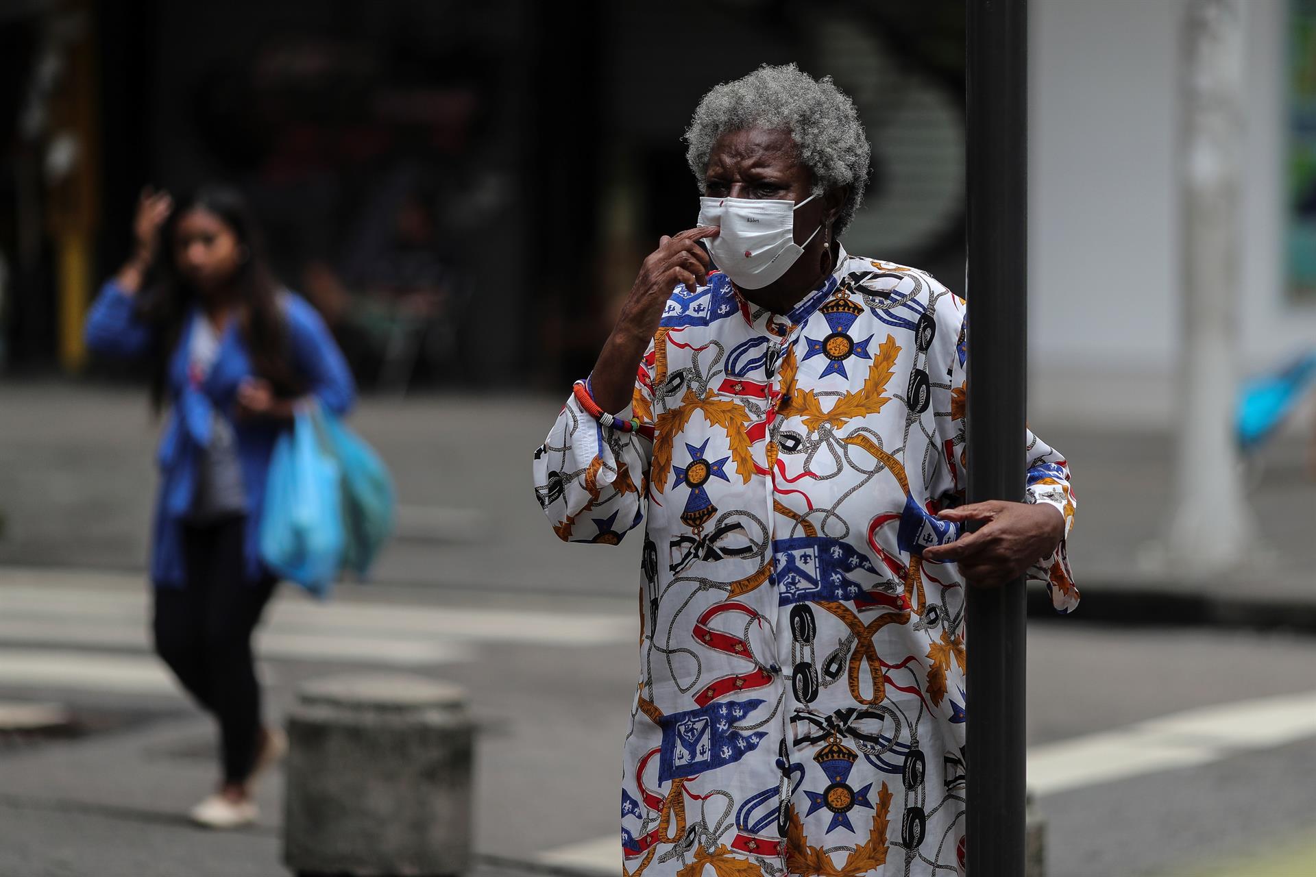 La vacunación contra el coronavirus en ancianos de países pobres no llega al 30%, según la OMS