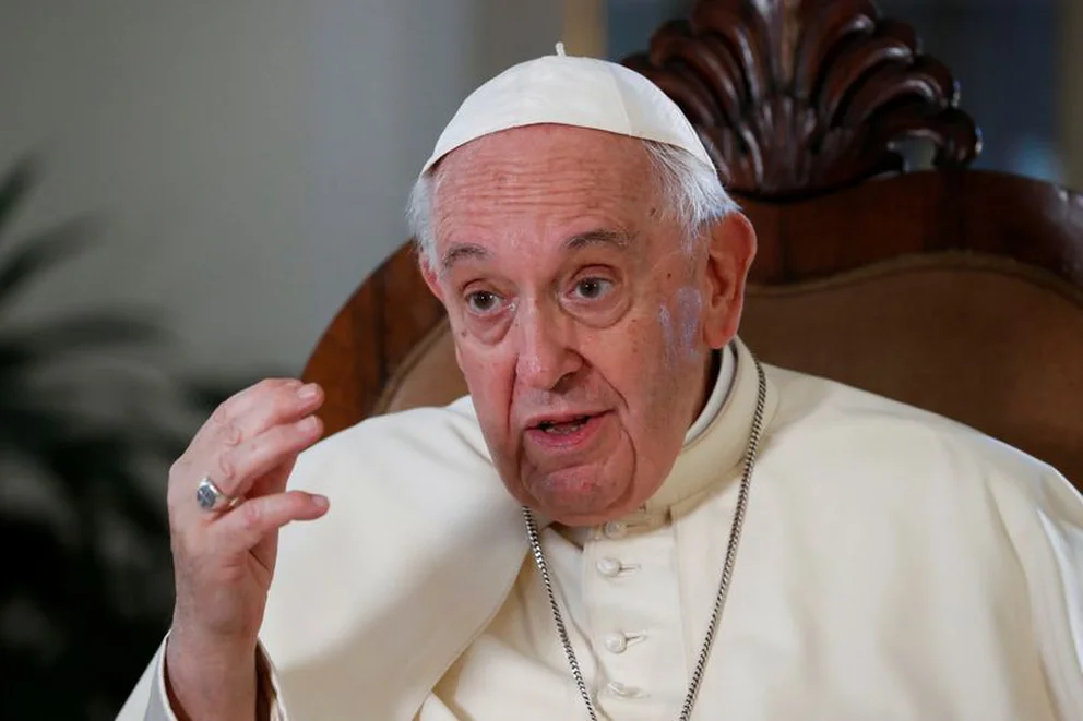 El papa Francisco visita Kazajistán como lo hizo Juan Pablo II, en tenso momento internacional