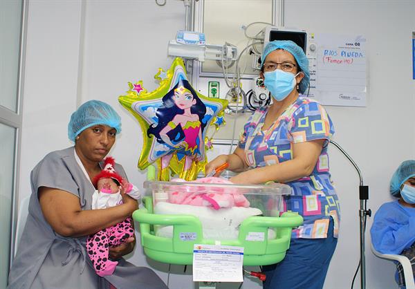 ¡Milagro en Ecuador! Sobrevivió niña venezolana que nació en el inodoro y creyeron muerta (FOTO)