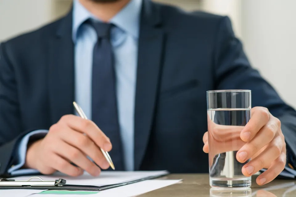 ¡Insólito! Lo despiden del trabajo por pedir una botella de agua en plena ola de calor