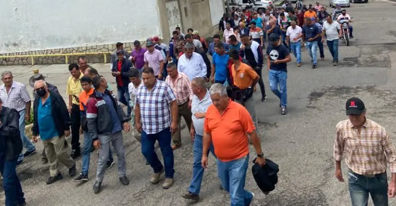 Productores de La Grita no quieren recibir bolívares de los “ferieros” porque compran insumos en pesos y dólares