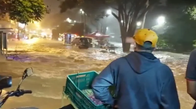 Así fue el fuerte aguacero en Colombia que causó inundaciones y emergencias en gran parte de Medellín (VIDEOS)