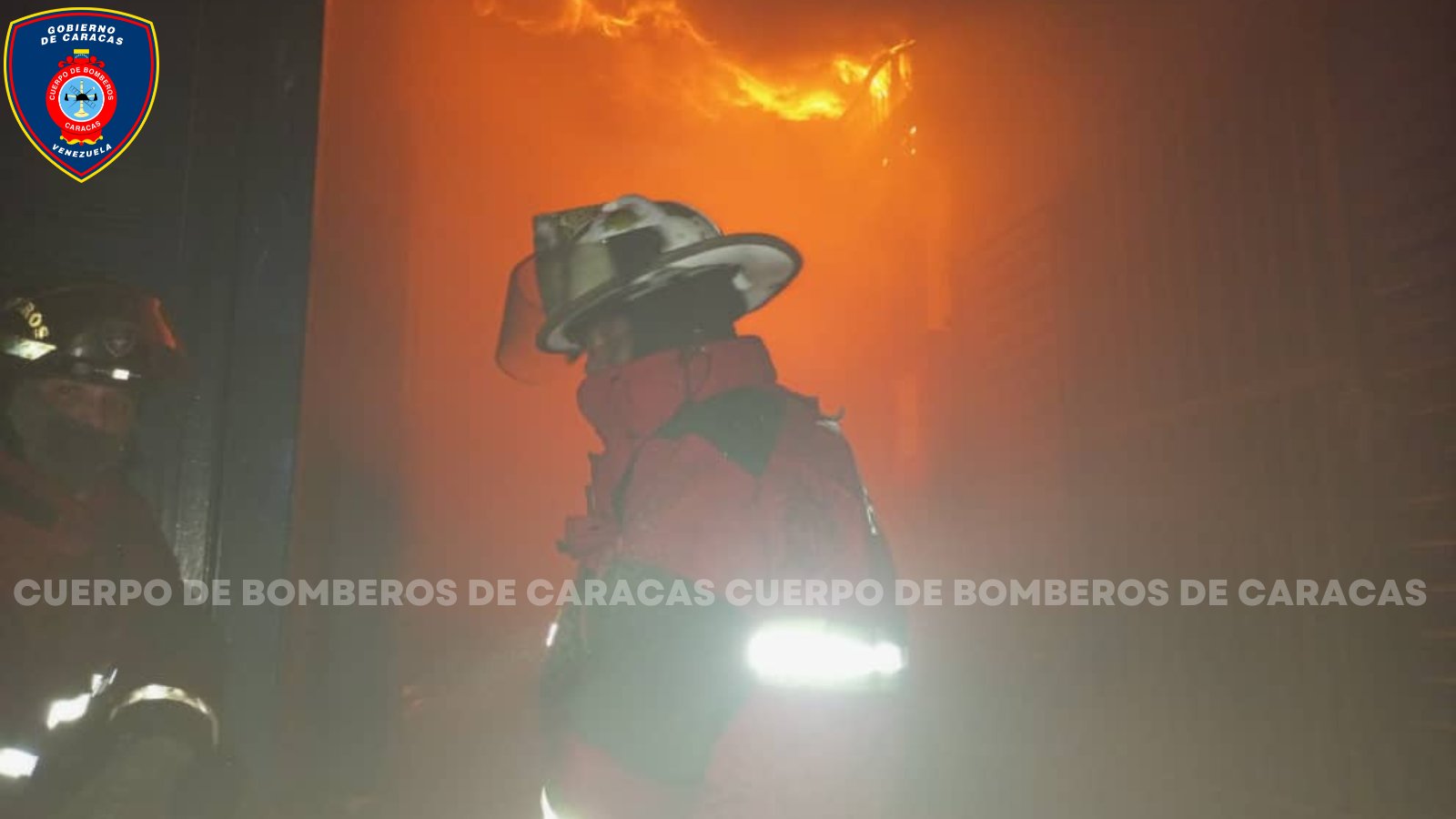 La madrugada de este #6Ago se registró un incendio en el Centro Comercial Catia (FOTOS)