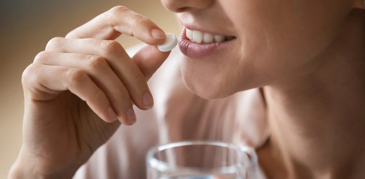 Toma nota: la mejor manera de tomar una pastilla para que haga efecto más rápido, según la ciencia