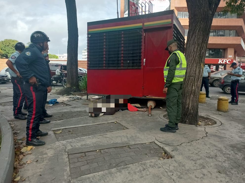 Hallaron el cadáver de un hombre en la parte trasera de la estación Los Cortijos del Metro de Caracas #1Ago (FOTOS)