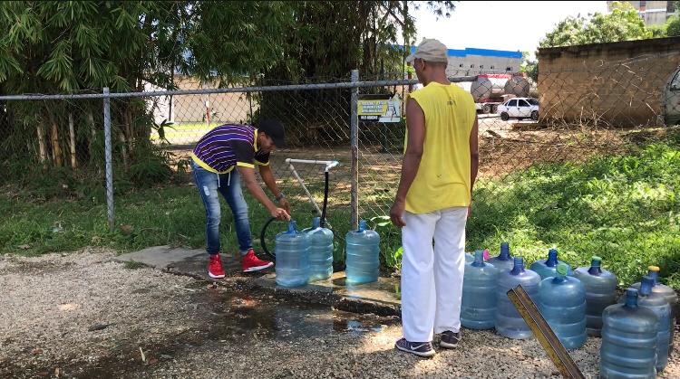 Lodo y arena sale por los grifos: Habitantes de Libertador en Carabobo sufren por fallas en suministro de agua