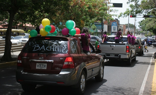 Bachilleres caraqueños se quedaron sin caravanas de graduación: los detalles de la nueva normativa