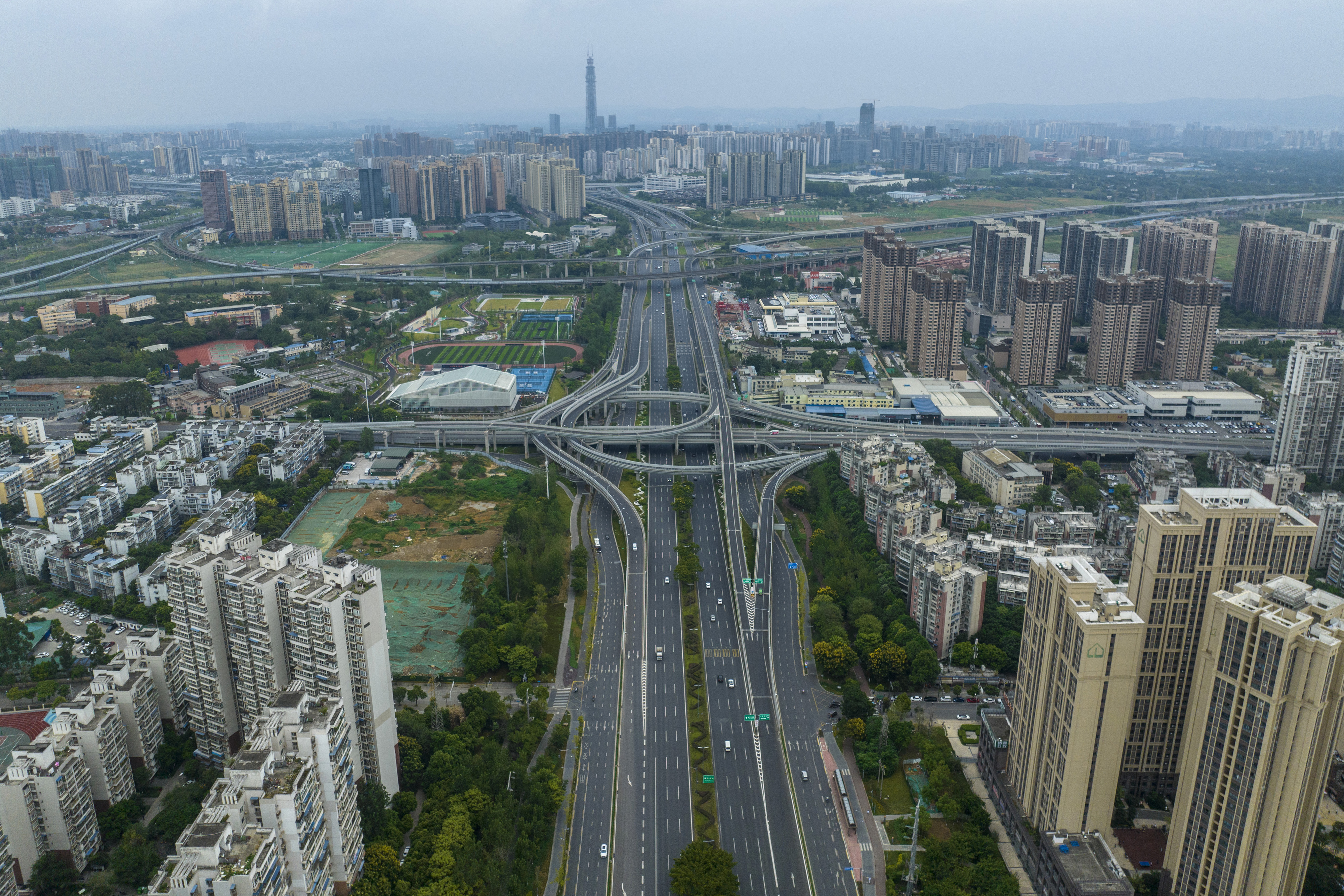 Millones de personas confinadas en otra ciudad china por brote de Covid-19 (Fotos)