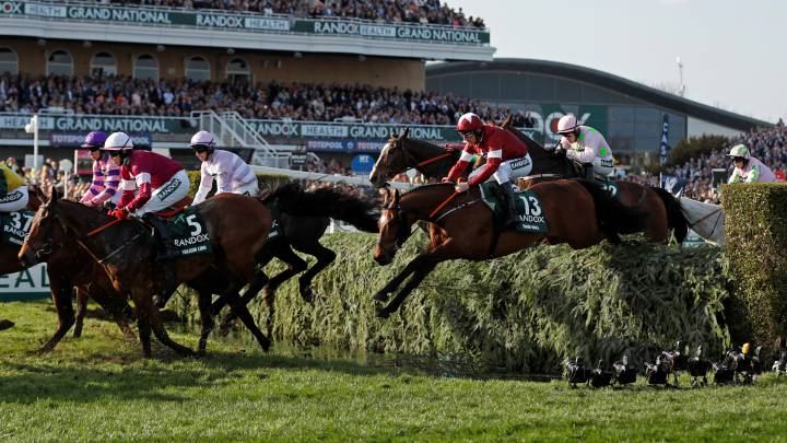 Las carreras de caballos se detienen en recuerdo de Isabel II