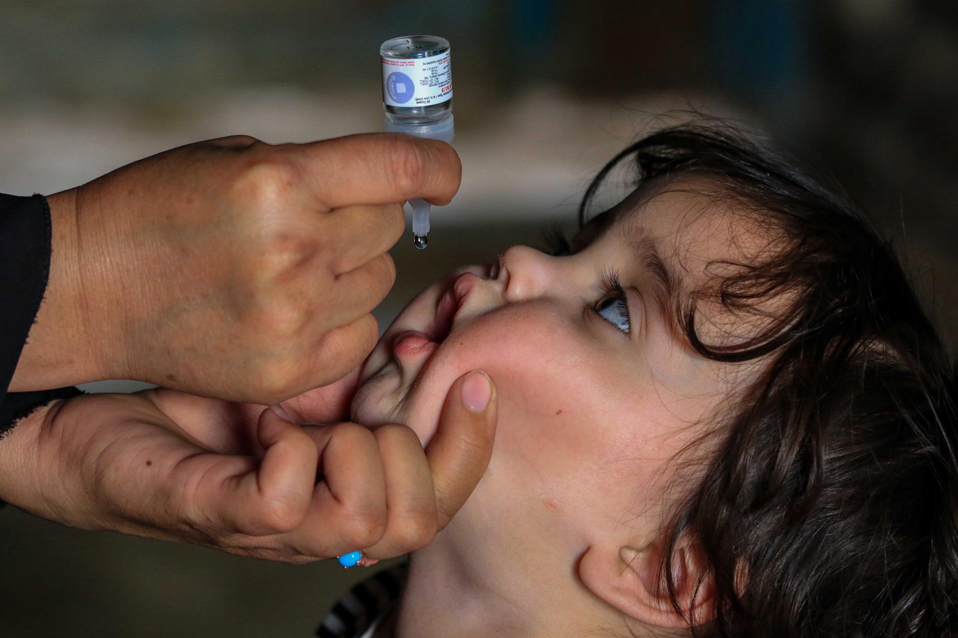 La OPS anima a vacunarse contra la polio tras su reaparición en América