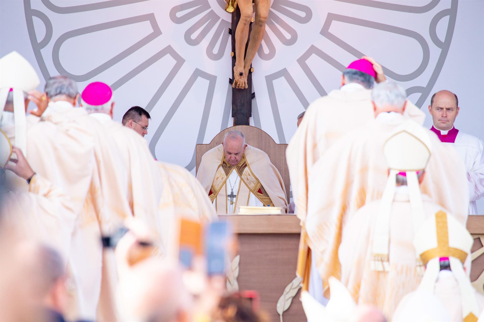 El papa Francisco pide que los migrantes puedan vivir en paz y con dignidad