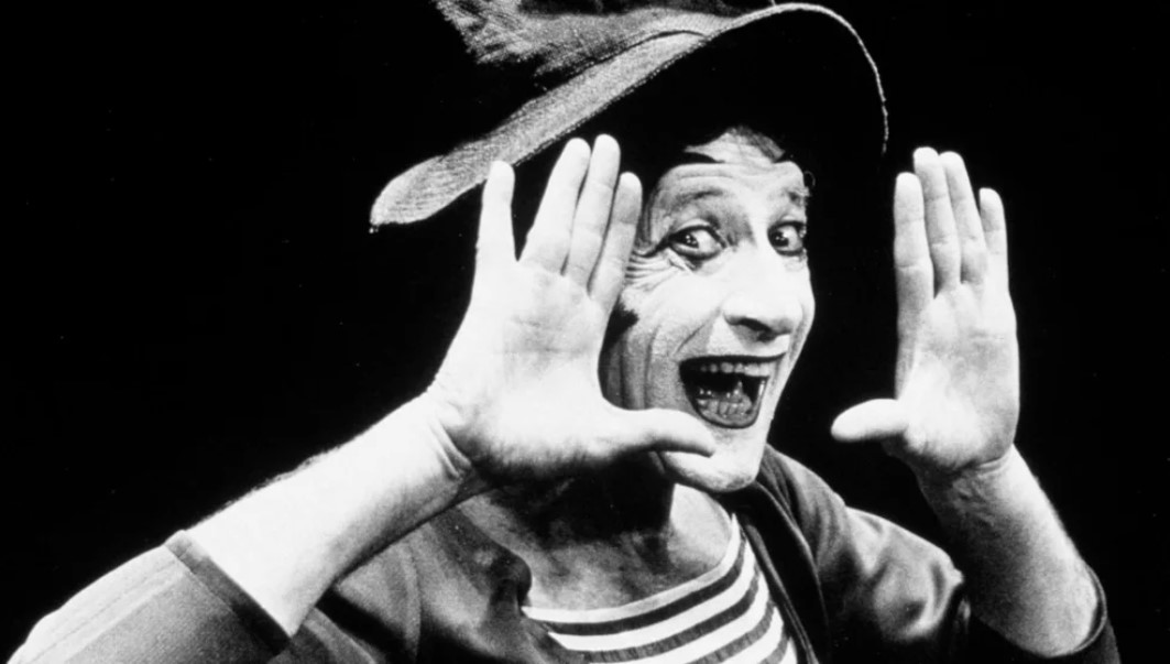 La historia de Marcel Marceau, el mimo más famoso que salvó de los nazis a más de 400 niños