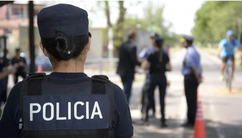 Venezolanas le robaron miles de dólares a una argentina y en su lugar le dejaron billetes de papel