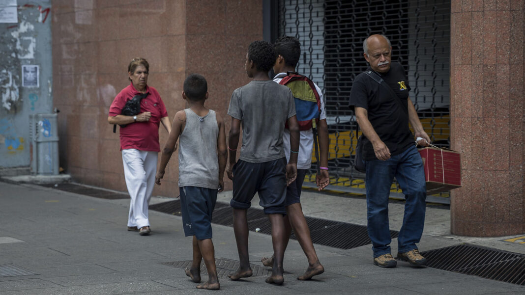 Niños venezolanos en situación de calle, el drama de trabajar para sobrevivir