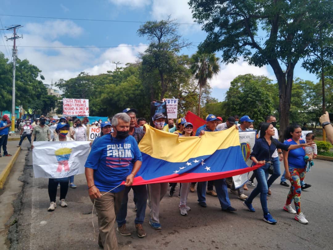 “Onapre, ladrona, nos robas sin pistola”: Empleados públicos de Anzoátegui marcharon hasta la Defensoría del Pueblo