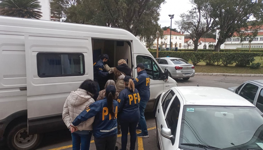 Procesaron a 19 miembros de la Escuela de Yoga de Buenos Aires por trata de personas