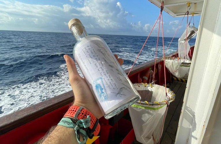 Hallan en Florida un botella arrojada por científicos hace año y medio