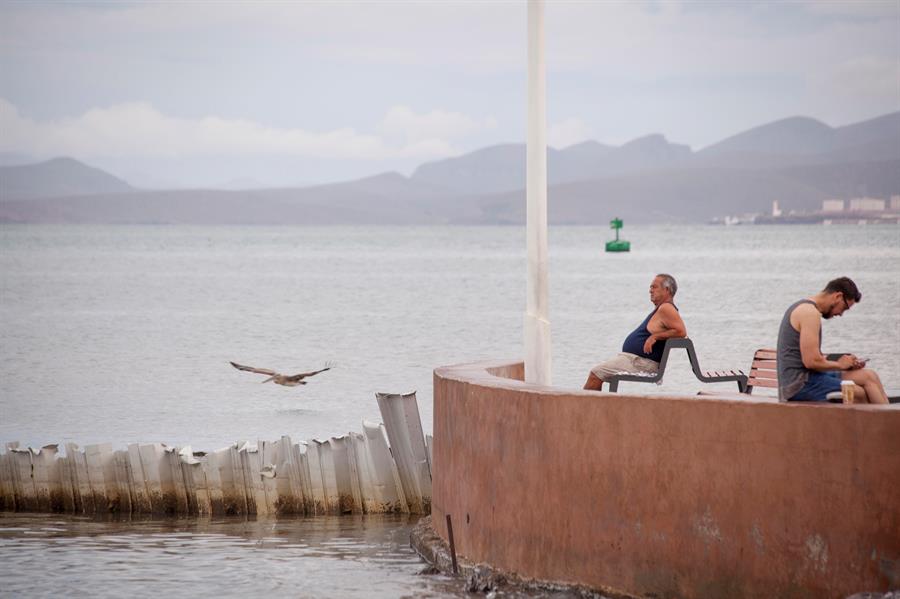 México alerta de posible impacto del huracán Kay en Baja California Sur